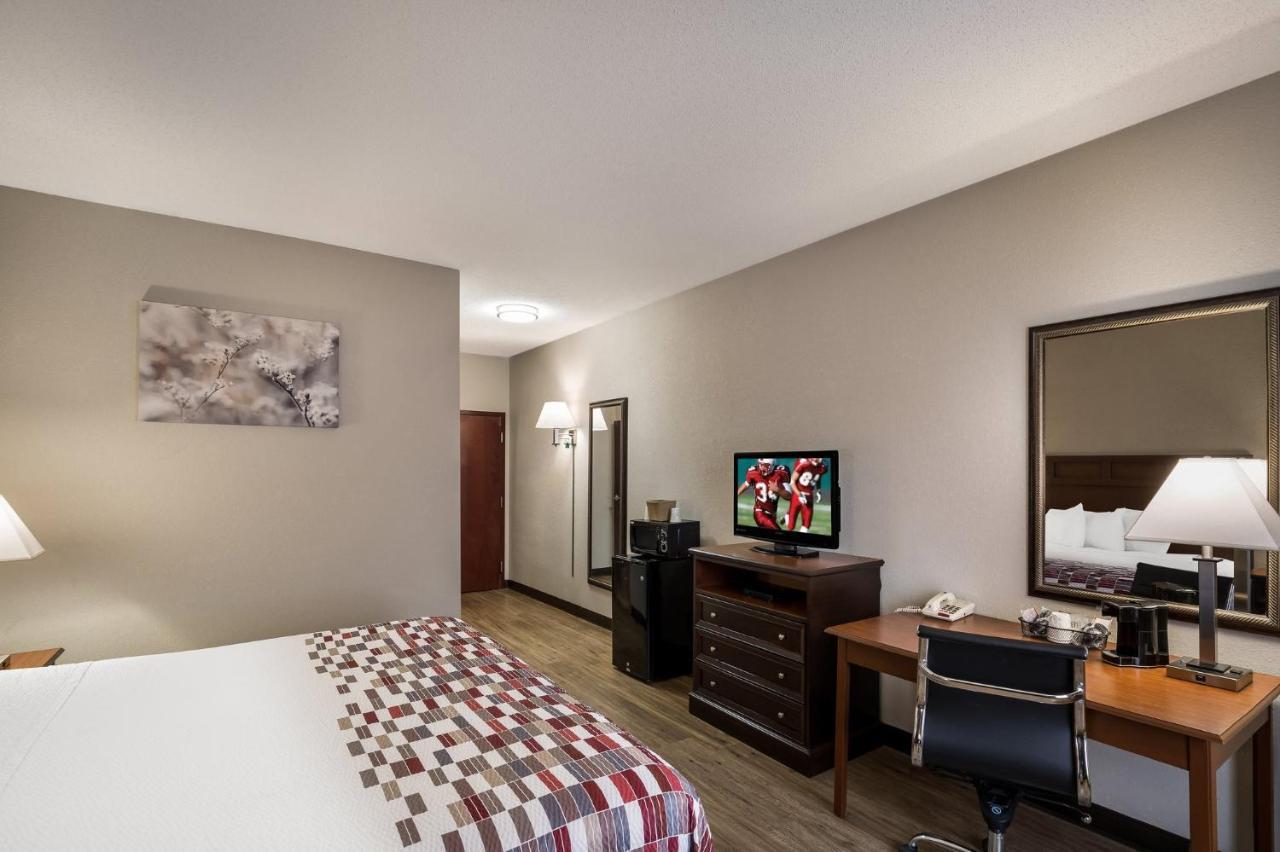Red Roof Inn & Suites Bloomsburg - Mifflinville Eksteriør billede